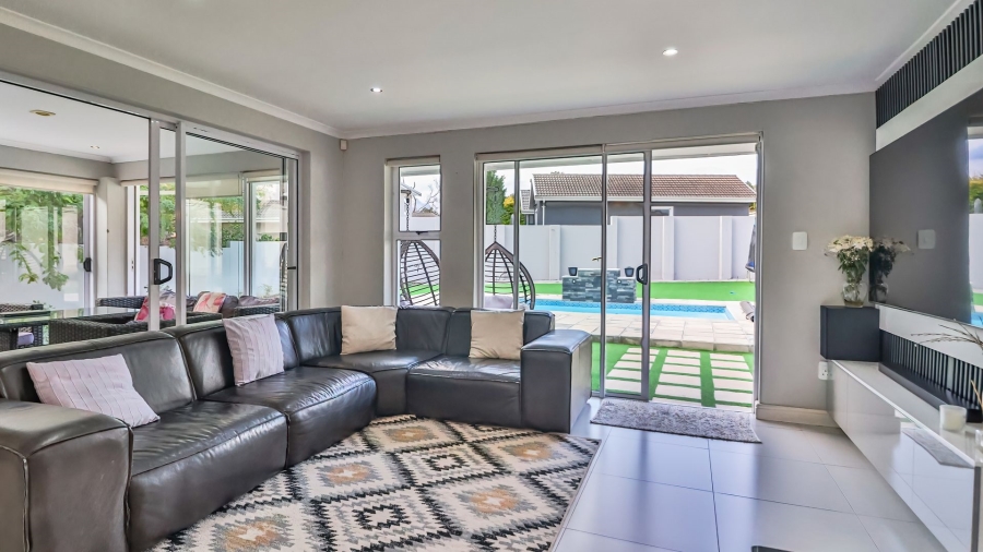 4 Bedroom Property for Sale in Dennegeur Western Cape